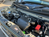 エンジンルームです。納車前整備付となりますので、エンジンオイルやオイルフィルターなど交換してからのお渡しです。