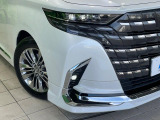 【三眼LEDヘッドライト】スタイリッシュな見た目の三眼LEDヘッドライトを装備♪スタイルだけでなく、夜間の走行も視界良好で安心してお乗りいただけます。