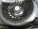【応急用タイヤ】応急用タイヤが付属します。こちらもしっかりと点検してお渡しいたします。