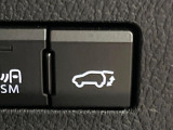 【パワーバックドア】スマートキーや運転席のボタンを押すだけでリアゲートが自動で開閉します!荷物を持っている時や、高い位置にあるバックドアを閉める際に便利な機能です♪