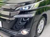 【LEDヘッドライト】悪天候や夜間走行時も良好な視界を確保し安心して運転できる高輝度LEDヘッドライトを装備!点灯速度が早く、消費電力も抑えられています。