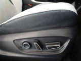 パワーシート搭載。微妙な調整が手軽にでき、ピッタリのポジションで運転することが可能です。
