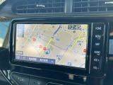 映像の鮮明なフルセグ対応のメモリーナビが装備されています。目的地まで道案内してくれるので初めての場所へのお出かけも安心ですね。