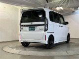 リヤ、後ろから見るとまた車の印象が変わってきますね☆☆
