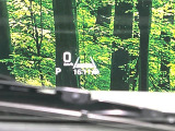 【ヘッドアップディスプレイ】現在の速度や走行情報をデジタル表示で運転席前方のガラスに投影!運転中、目線をずらさず必要な情報を確認できるのでとっても便利で安心!