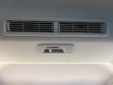 【後席シーリングファン】エアコンの風を後部座席まで届けてくれ、広い車内空間でも素早く快適な温度になります♪真夏や真冬に便利な機能です。