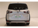 全体的に丸みがあり、柔らかいリヤフォルムです。コンパクト車らしい親しみやすい印象が有ります!