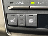 【シートヒーター&ベンチレーション】夏場は涼しい風でお尻や背中の熱やムレを防ぎ、冬はエアコンよりも早く温まってポカポカに!季節を問わず快適に過ごせます。