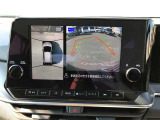 【アラウンドビューモニター】クルマの真上から見ているかのような映像が見れるので、駐車が苦手な方には特にうれしい装備です♪