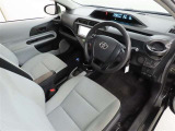 シンプルで使いやすいデザインの運転席です。