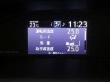 各操作スイッチは使いやすい位置に配置され、とっても見やすいメーターです。夜間時はラグジュアリーな気分にさせてくれる照明が魅力ですので、夜のドライブも楽しみになりますよ♪