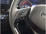 ハンドルから手を放さずに操作出来ますので、安全運転にもつながりますね