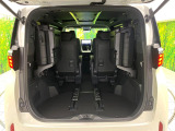 普段のお買い物や通勤、送迎等に十分な荷室スペースを確保しております。セカンドシートを倒すと、大きな荷物の積載も可能です♪