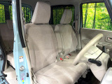 運転席まわりには十分なスペースがあり、大柄な方でもゆったり運転していただける環境です。