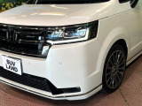 【LEDヘッドライト】悪天候や夜間走行時も良好な視界を確保し安心して運転できる高輝度LEDヘッドライトを装備!点灯速度が早く、消費電力も抑えられています。