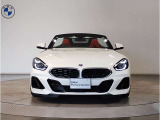 【キドニーグリル】BMWは約90年もの間、ほぼ全ての車両にひと目でBMWだと分かるこの特徴的なフロントグリルが備えられ、デザイン・アイコンとして親しまれてきました。