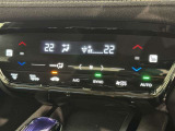 左右独立温度コントロールフルオートエアコンです。運転席、助手席それぞれで独立して温度設定ができます。冷え性の方が乗っても安心ですね♪
