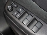 電動格納式ドアミラー・パワーウインドウを装備しています。