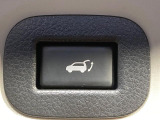 【パワーバックドア】スマートキーや運転席のボタンを押すだけでリアゲートが自動で開閉します!荷物を持っている時や、高い位置にあるバックドアを閉める際に便利な機能です♪