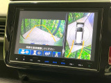 【マルチビューカメラシステム】専用のカメラにより、上から見下ろしたような視点で360度クルマの周囲を確認することができます☆死角部分も確認しやすく、狭い場所での切り返しや駐車もスムーズに行えます。