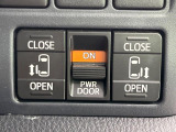 【両側パワースライドドア】スマートキーや運転席のスイッチで後席両側スライドドアの開閉が可能♪電動だから力を入れてドアを開ける必要が無く、小さなお子様でも簡単に開け閉めでき快適です♪