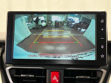 【バックカメラ】 駐車時に車両後方の様子を見ることができるので、運転の不安を軽くします。