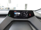 視線を前方に誘導する、トップマウントメーターを起点とし、安全確認がしやすく、運転に集中できる構成に。最大限走りの良さを楽しむことができます。