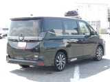 明るく広々、落ち着いた店内では、中古車のご検討・ご購入のほか、携帯電話(au)の購入等、様々なご相談に幅広く応えていきます♪