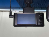 ドライブレコーダー装着車両です