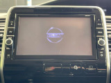 【大画面ナビ】人気の大型9インチナビを装備。存在感のある大画面はインパクト大!ナビ利用時のマップ表示は見やすく、テレビやDVDは臨場感がアップ!いつものドライブがグッと楽しくなります♪