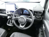 【運転席】運転席周りの画像です。プロの手で隅々までクリーニングしています。ご来店いただき実際に見てみてくださいね☆