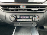 「オートエアコン」付き一年中快適な室内を提供!車内温度を設定すると、風量を自動で調節してくれます。さらに前席シートヒーターつき(^^)/