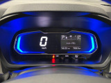 メーターは見やすいデジタルメーターです♪