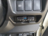 ETC車載器取り付け部周辺の拡大写真です。車載器本体の固定状態やカード挿入口周り、インパネ下部パネルのコンディションについて画像にてご確認ください。