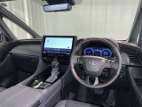 運転席まわりです。 各操作スイッチは使いやすい位置に配置されてます。