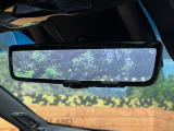 【デジタルインナーミラー】後席の大きな荷物や同乗者で後方が確認しづらい時でも安心!カメラが撮影した車両後方の映像をルームミラー内に表示。クリアな視界で状況の確認が可能です!