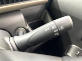 【オートライト】周りの明るさに応じて自動でヘッドライトの点灯・消灯ができる機能です!ライトの付け忘れ・消し忘れなどが無くなり、雨の日や夕方の走行も安心!トンネル通過時も便利ですね♪