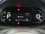 とっても見やすいメーターです。夜間時はラグジュアリーな気分にさせてくれる照明が魅力ですので、夜のドライブも楽しみになりますよ♪