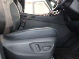 パワーシート搭載。微妙な調整が手軽にでき、ピッタリなポジションで運転することが可能です。