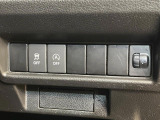 【アイドリングストップ】赤信号や渋滞で停車した際にエンジンを停止し、無駄な燃料の消費を抑えます。燃費向上や環境保護につなげる機能♪エンジンはブレーキを離せば再始動します。