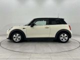 3ドアならではのコンパクトで引き締まったボディ。MINIらしい軽快な取り回しと、スポーティなスタイリングを楽しめます。