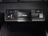 運転席お膝元にETCカード挿入口がございます。