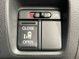 【パワースライドドア】スマートキーや運転席のスイッチでスライドドアの開閉が可能♪電動だから力を入れてドアを開ける必要が無く、小さいお子様でも、重い荷物を持っている時もラクに開け閉めできます♪