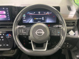 インテリアに合わせたデザインのステアリングは、運転される方のことも考え、運転しやすい形状、大きさです。是非一度、実際に触ってお確かめください。