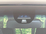 【シティブレーキアクティブシステム】低速走行中に前方の車両等を認識し、衝突しそうな時は警報とブレーキで衝突回避と被害軽減をアシスト。より安全にドライブをお楽しみいただけます。