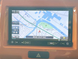 【ナビゲーション】目的地までしっかり案内してくれる使いやすいナビ。Bluetooth接続すればお持ちのスマホやMP3プレイヤーの音楽を再生可能!毎日の運転がさらに楽しくなります!!