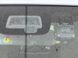 【スズキ セーフティサポート】走行中に前方の車両等を認識し、衝突しそうな時は警報とブレーキで衝突回避と被害軽減をアシスト。より安全にドライブをお楽しみいただけます。