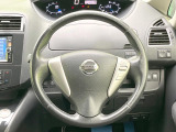 インテリアに合わせたデザインのステアリングは、運転される方のことも考え、運転しやすい形状、大きさです。是非一度、実際に触ってお確かめください。