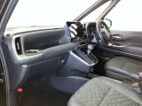 見通しのよいすっきりとした視界で、誰でも運転しやすいです。運転のしやすさは疲れにくさにも繋がりますよ♪