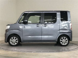 両側パワースライドドア付きだから、狭い駐車スペースなどでの 乗り降りラクラク!小さなお子さまのいるご家庭には嬉しい装備。